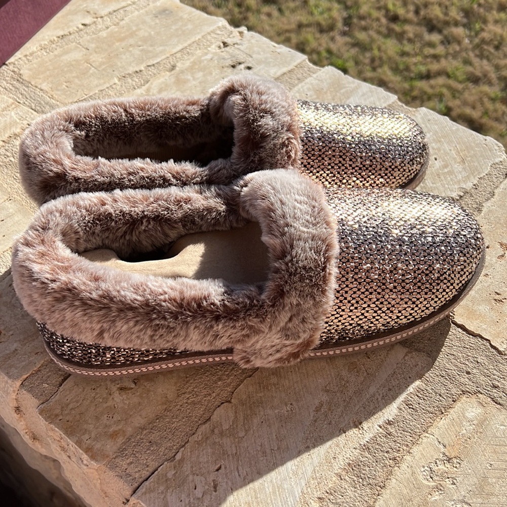NEW Skechers Women’s Cozy Campfire Dream Glam Slippers Rose Gold, Size 1… - Picture 3 of 12